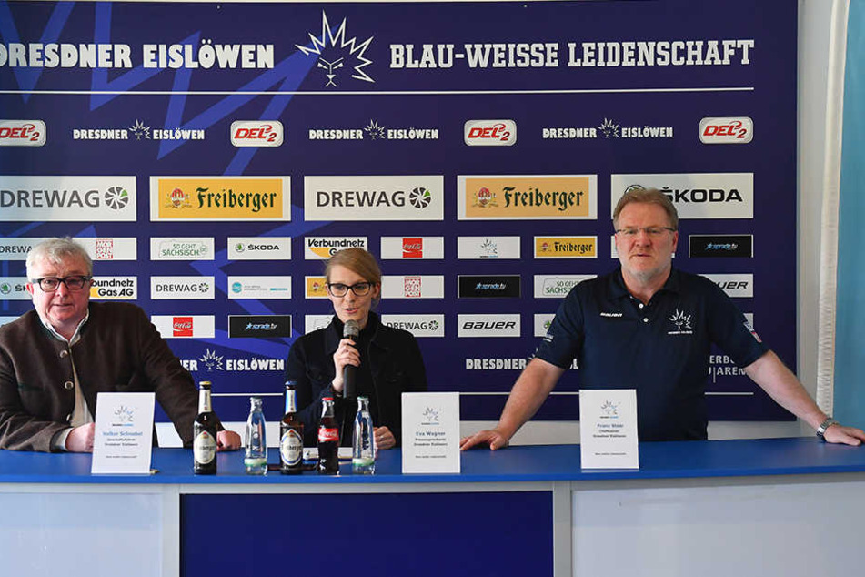 Auf einer Pressekonferenz wurde der neue Coach vorgestellt. Geschäftsführer Volker Schnabel, Pressesprecherin Eva Wagner und Trainer Franz Scheer (von links nach rechts).