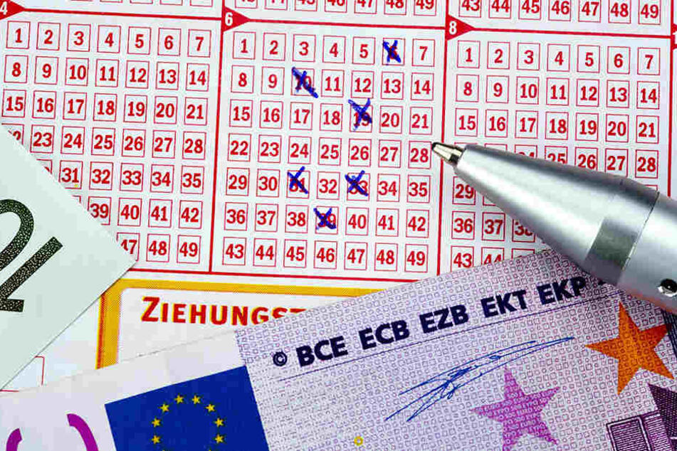 Ein Glückspilz aus dem Landkreis Bautzen hat den Lotto-Jackpot geknackt und 6,8 Millionen Euro gewonnen.