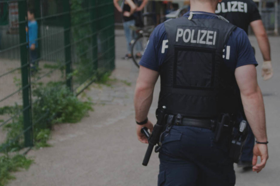 Die Polizei musste den Randalierer fesseln, um ihn unter Kontrolle zu bringen. Kurze Zeit später stirbt er.
