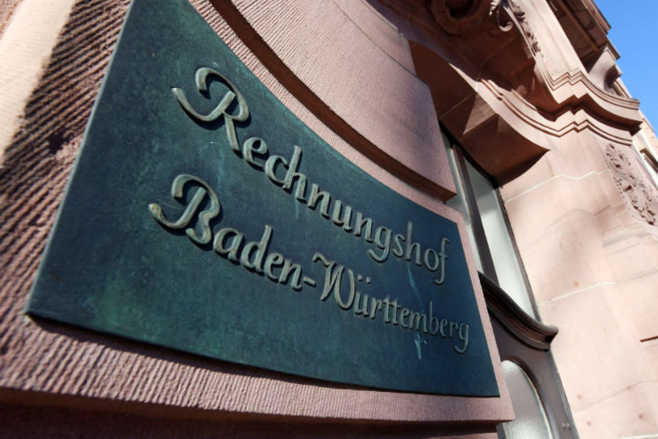 Der Eingang des Landesrechnungshofs in Karlsruhe.