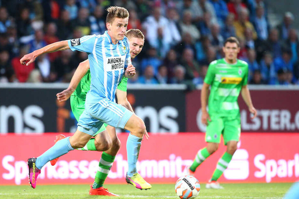 Florian Hansch ist der schnellste Spieler beim CFC. Hier enteilt er Gladbachs Weltmeister Christoph Kramer.