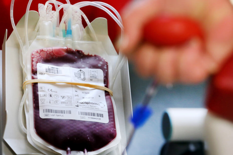 Immer weniger Menschen spenden Blut.
