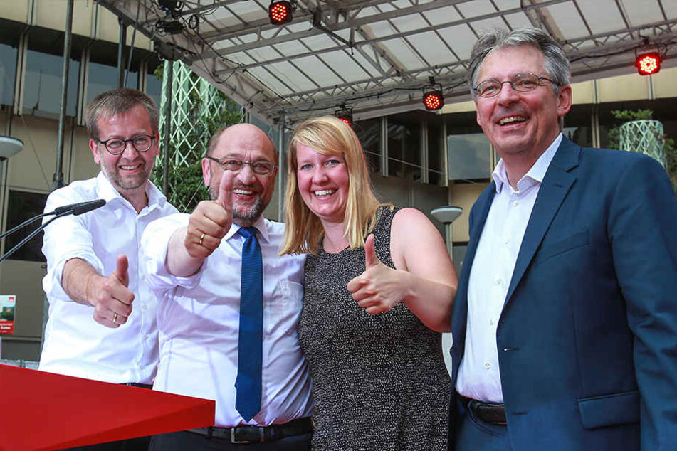 NRW für Berlin: Martin Schulz mit den Kandidaten Wiebke Esdar, Achim Probst (Minden-Lübbecke, r.) und Burkhard Blienert (Paderborn, l.)
