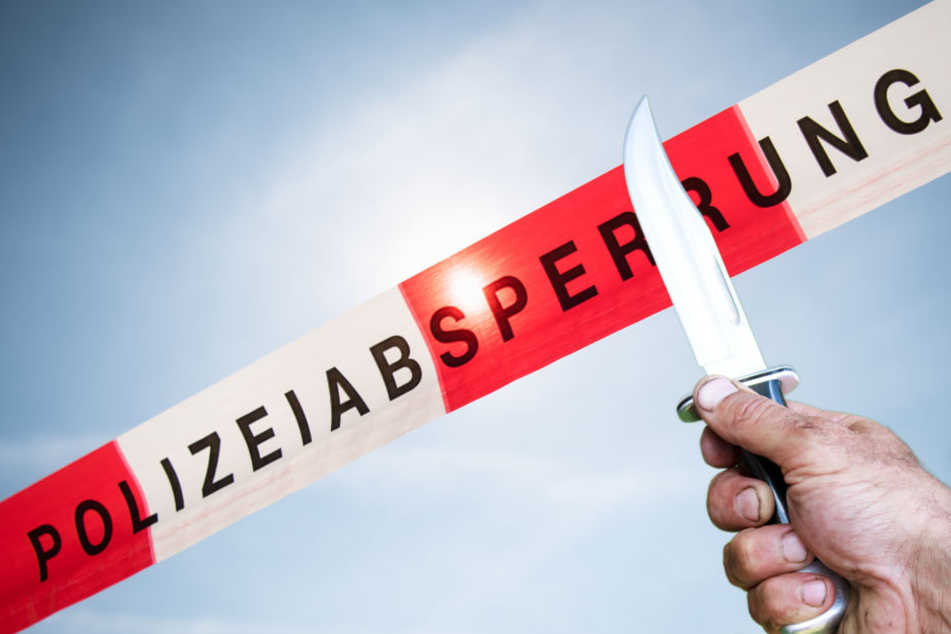 Wie sich der Mann die Stichwunde zugezogen hatte, war zunächst unklar. (Symbolbild/Fotomontage)