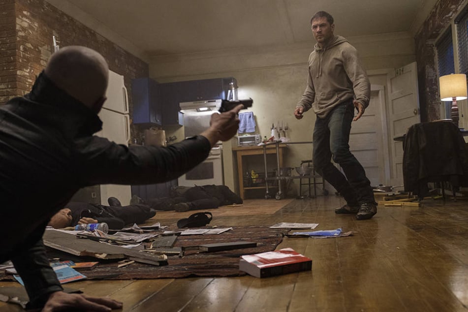 Wie kann Eddie Brock (Tom Hardy) aus dieser bedrohlichen Situation entkommen?