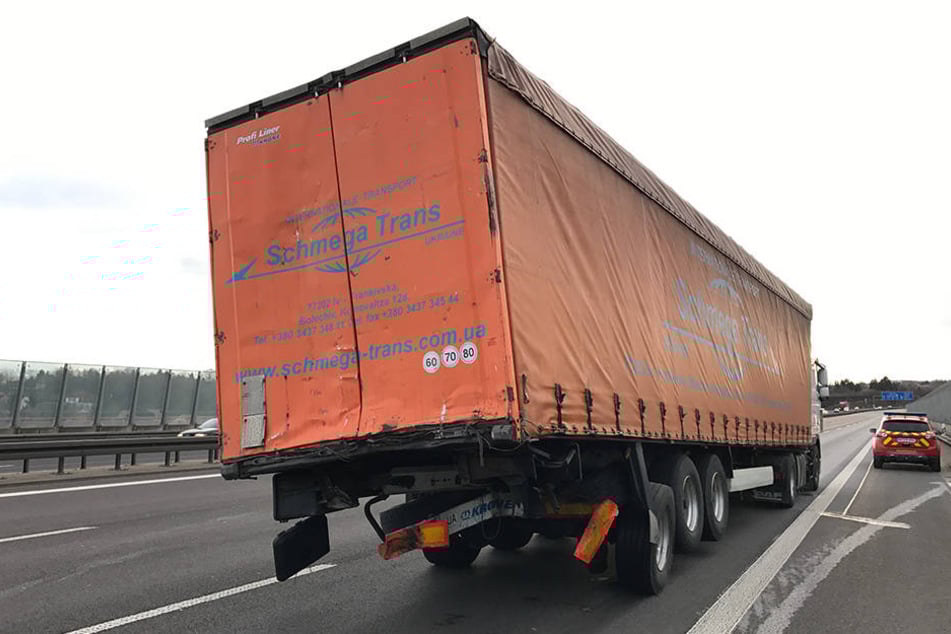Zwei Trucks sind nahe Dresden auf der Autobahn 4 kollidiert.