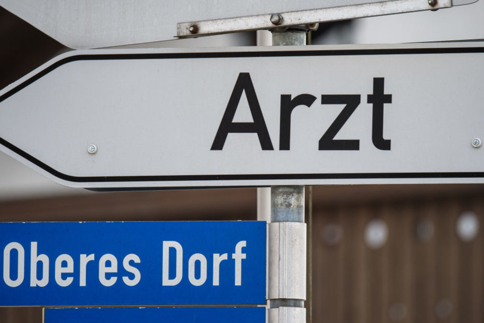Damit sich Ärzte auf dem Land niederlassen, muss der Staat mit Geld locken. (Symbolbild)