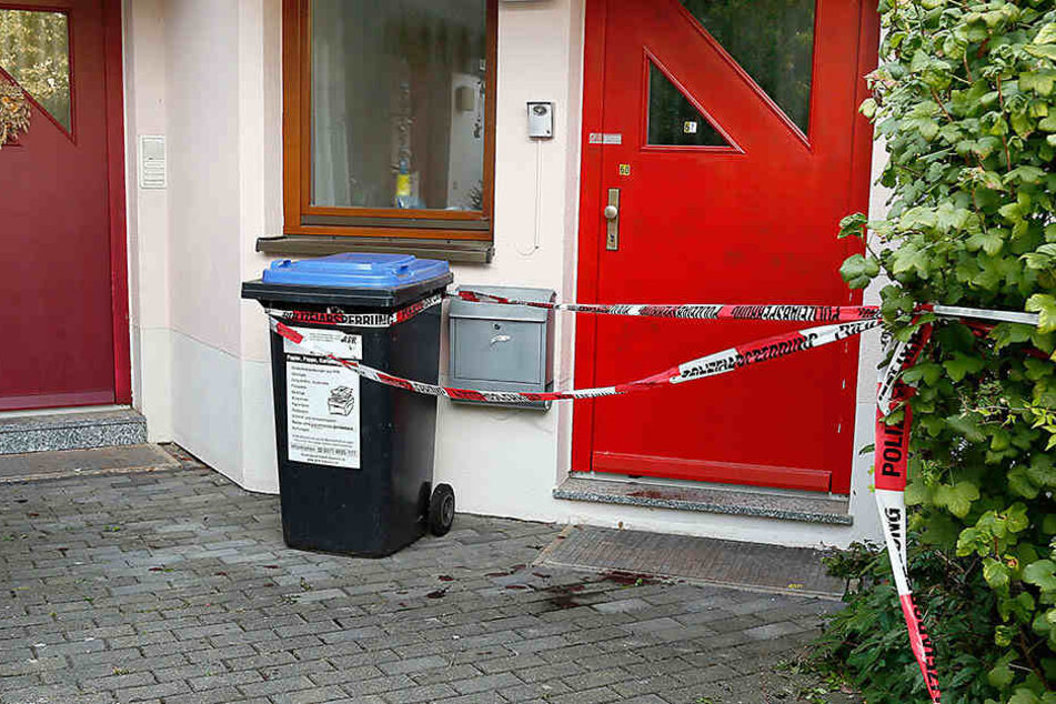Hinter dieser Wohnungstür geschah am 13. September das grausame Blutbad.
