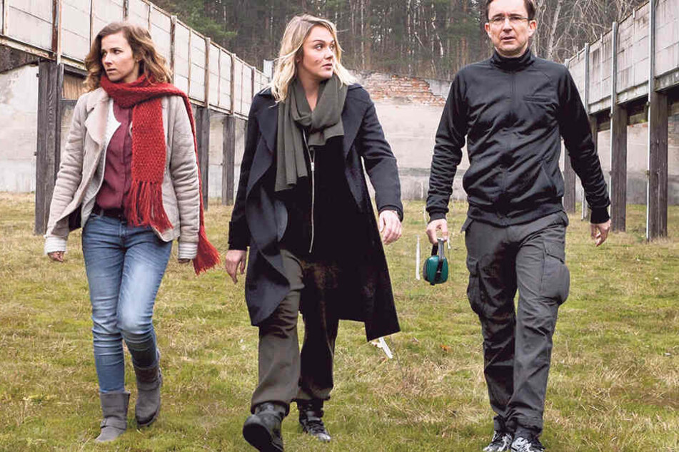 Sieland und Gorniak wundern sich: Sein Vorgesetzter wird erschossen und Rainer Ellgast (Arnd Klawitter) geht am selben Tag auf den Schießplatz?