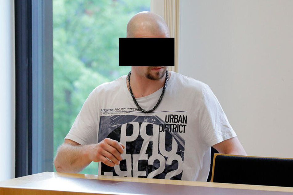 Daniel L. (31) wurde am 16. November 2018 mit einer Rohrbombe im Rucksack erwischt.