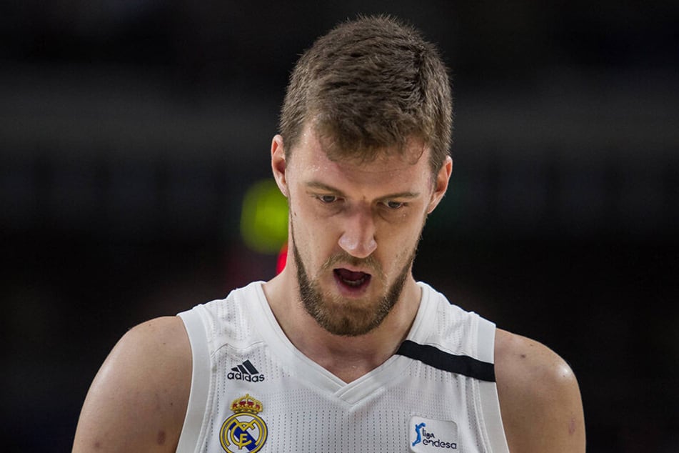Der serbische Basketball-Profi Ognjen Kuzmić schwebt nach dem Verkehrsunfall in Lebensgefahr.