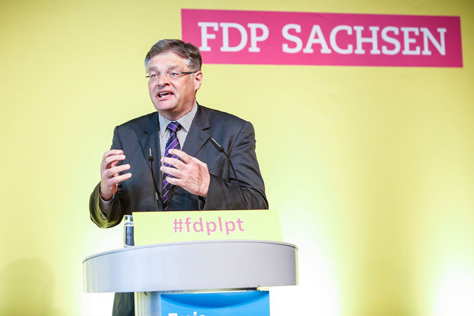 Sachsens FDP-Chef Holger Zastrow (50) bei einer Rede auf dem Landesparteitag der Liberalen im April.
