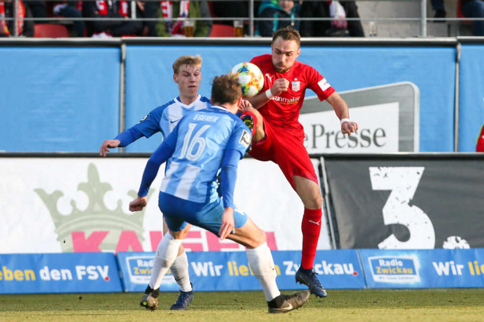 Fabio Viteritti (r.) zog gegen Meppen wieder als Zehner hinter den Spitzen die Fäden.