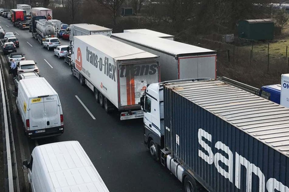 Durch den Unfall bildete sich ein Folgestau (Archivbild).