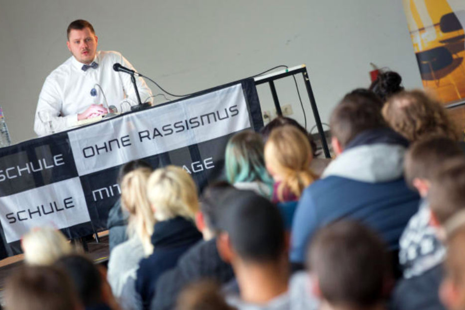 Am Westfalenkolleg in Bielefeld erzählte der Ex-Salafist von seinen Erfahrungen.
