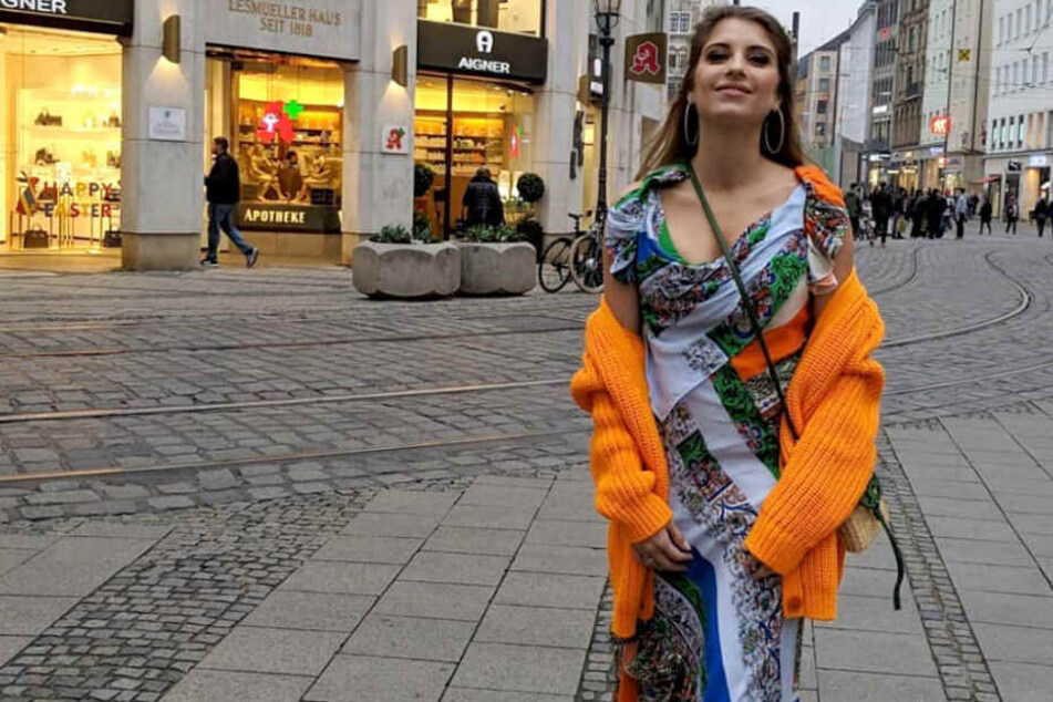 Cathy Hummels präsentiert sich ihren Fans farbenfroh - und erhält Lob und Spott.