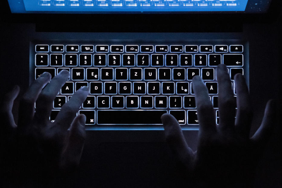 Die Bewerber werden ausgespäht, ihre Identität gestohlen.