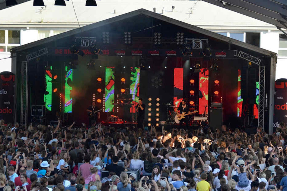 Mehrere tausend Fans von Chartstürmer Wincent Weiss umjubelten seinen Live-Auftritt.