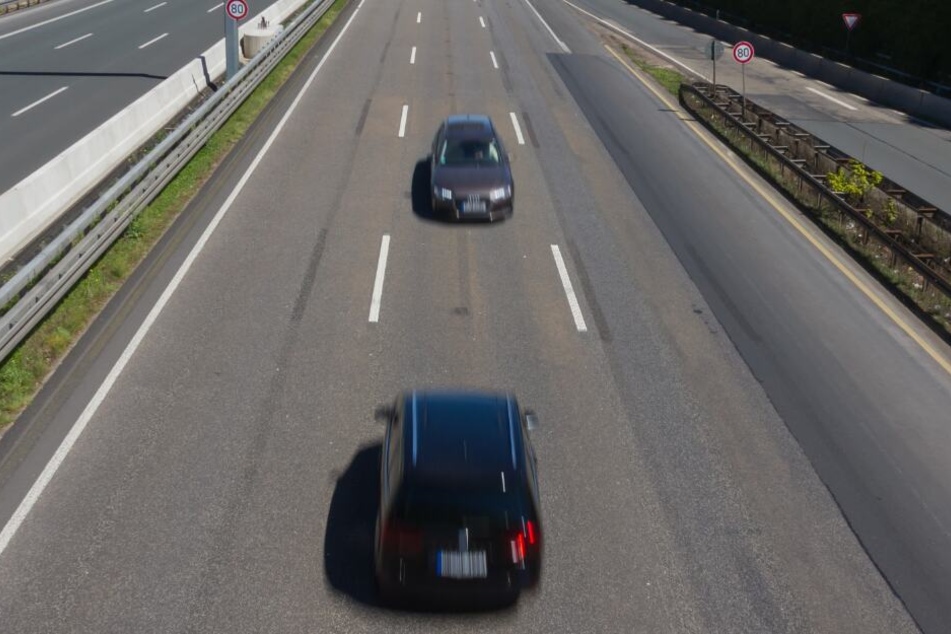 Ein anderes Fahrzeug musste der Geisterfahrerin ausweichen. (Symbolbild)
