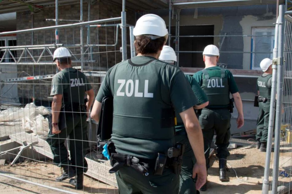 Zöllner entdeckten einen sogenannten Kettenbetrug auf. (Symbolbild)