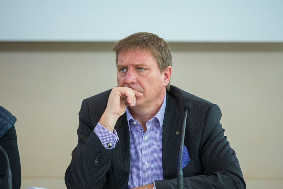 SPD-Stadtrat Mario Pecher (54), der auch dem Landtag angehört, sagt deutlich:
„Mein Hauptwohnsitz ist Zwickau.“