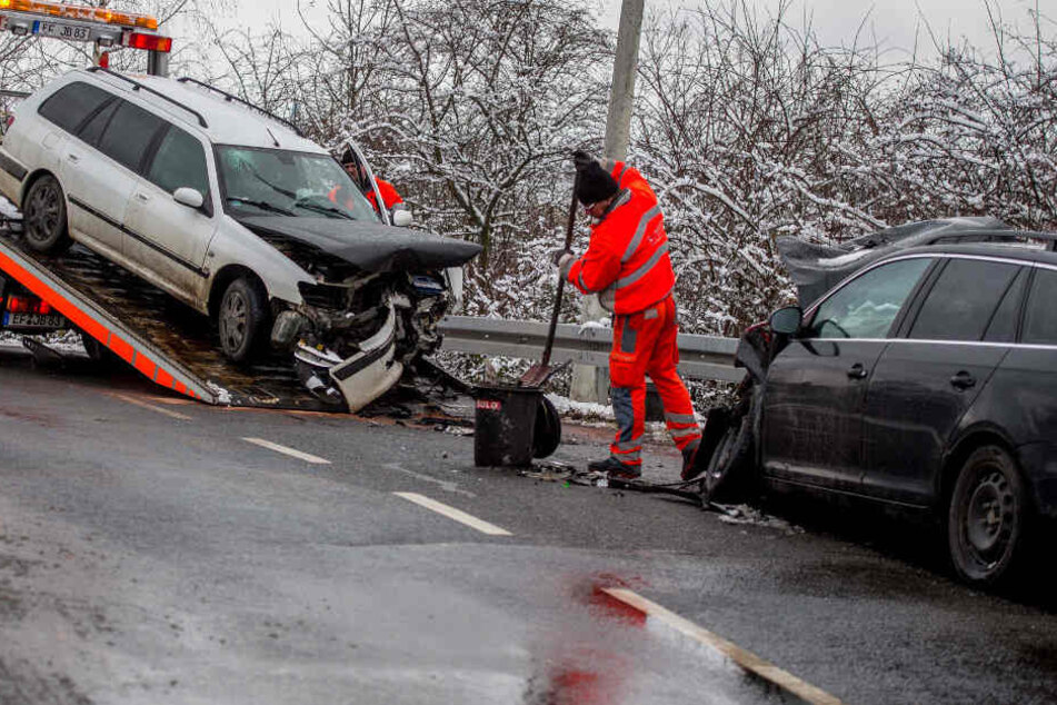 Der Peugeot geriet auf der Seebachstraße in den Gegenverkehr.