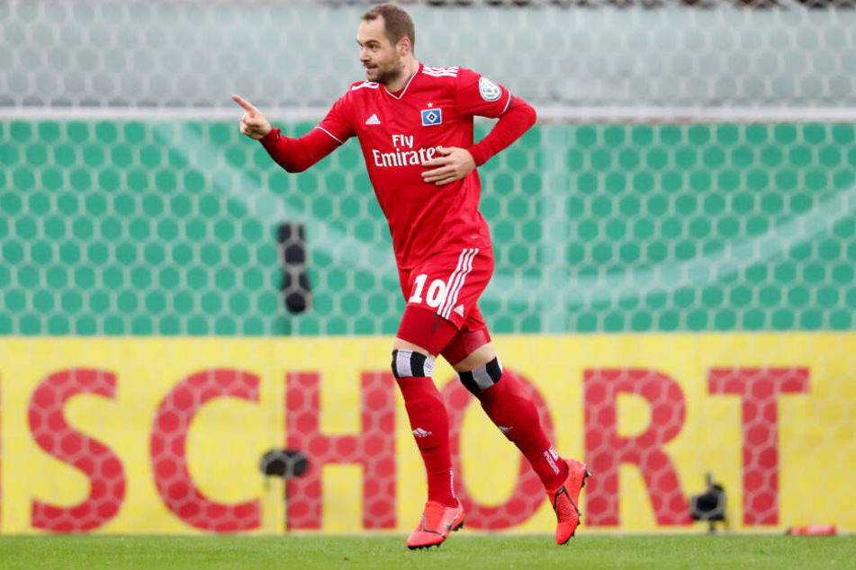 Die Tor-Fabrik hat wieder zugeschlagen: Pierre-Michel Lasogga bejubelt seinen Treffer zum 1:0.