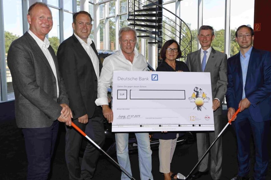 Noch ist der 2019-Spendenscheck leer. Werden die 2,2 Millionen Euro aus dem Vorjahr überboten?