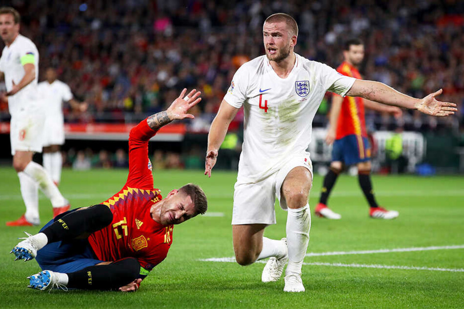 Eric Dier (r.) ist sich keiner Schuld bewusst, obwohl er gerade Sergio Ramos abgeräumt hat...