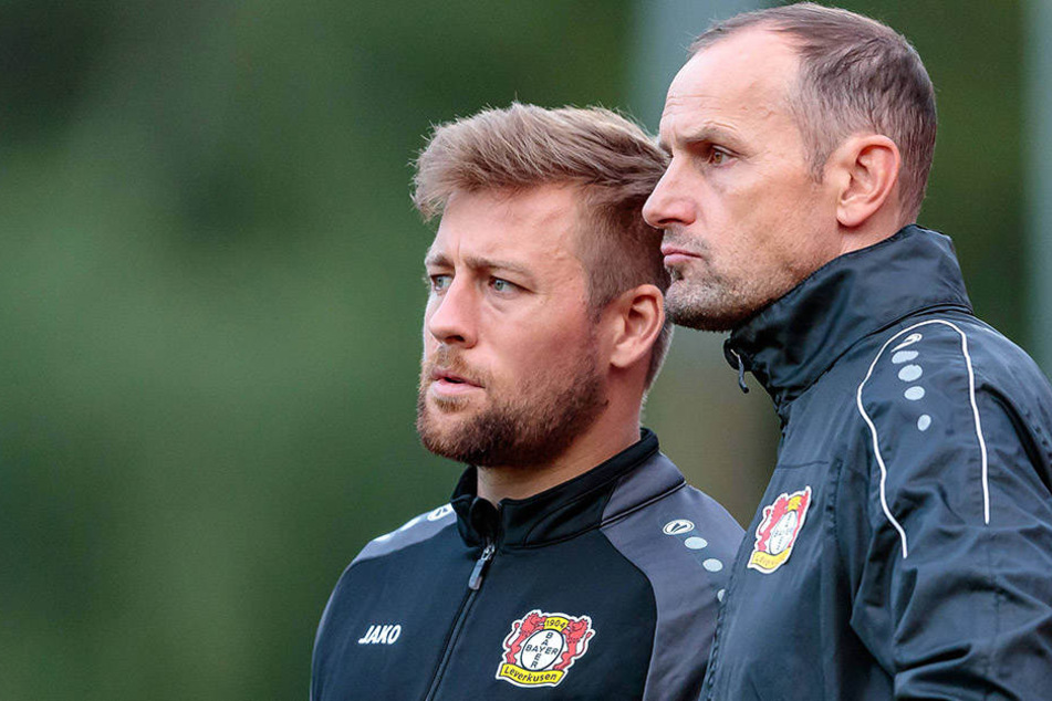 Heiko Herrlich (45, re.) hat Nico Schneck (29) erst nach Regensburg geholt, dann nach Leverkusen.