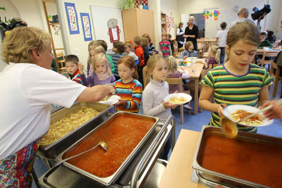 Für den von der Bundesregierung geplanten Rechtsanspruch auf Ganztagsbetreuung an Grundschulen fordert Nordrhein-Westfalen Finanzgarantien.