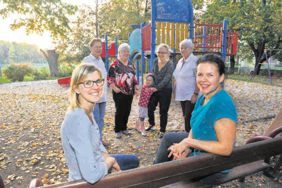 Sie vermitteln Großeltern und Enkel: Anna Himmer (30, l.) und Romy Neubert (37).