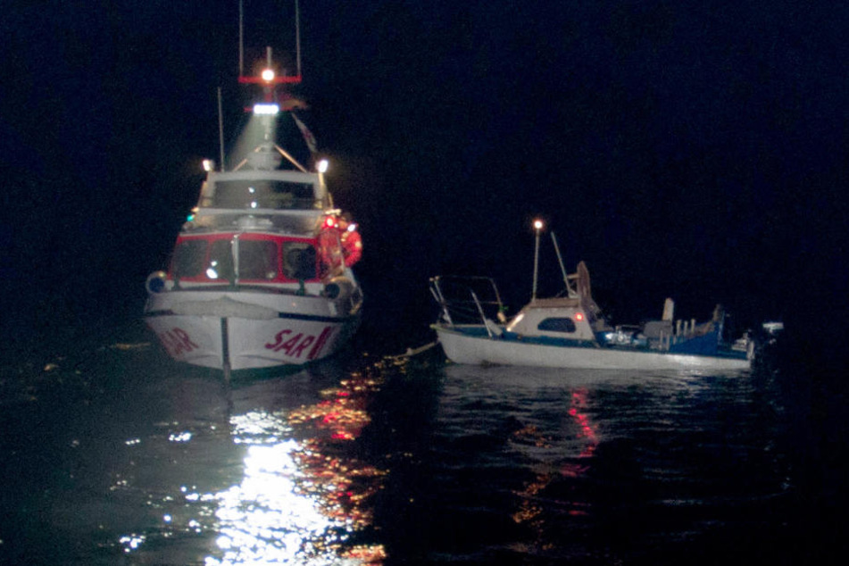 Die Seenotretter fanden das Boot der Männer im dichten Neben.