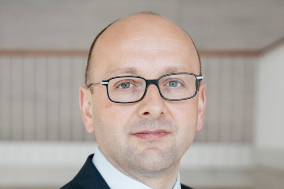 Insolvenzverwalter Lucas Flöther (42) zieht mit dem Gutachten eine Art
Zwischenbilanz.