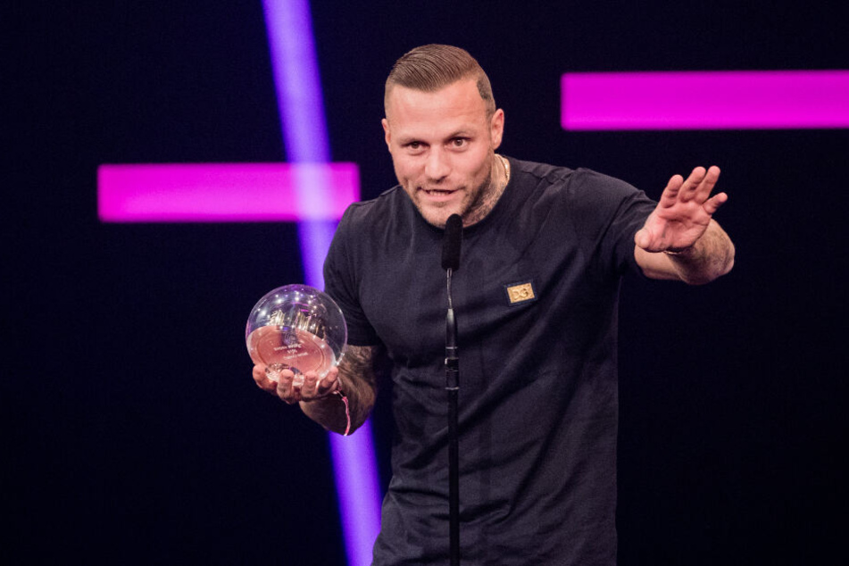 Der Berliner Rapper Kontra K (31) liegt mit seinem Song "Letzte Träne" auf Platz 15 der deutschen Single-Charts.