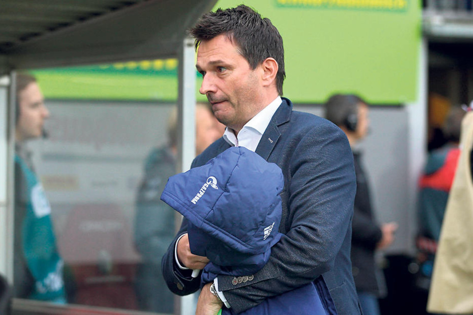 Schalkes Manager
Christian
Heidel weiß:
Geht das mit Domenico
Tedesco
schief, wird es
auch für ihn eng.