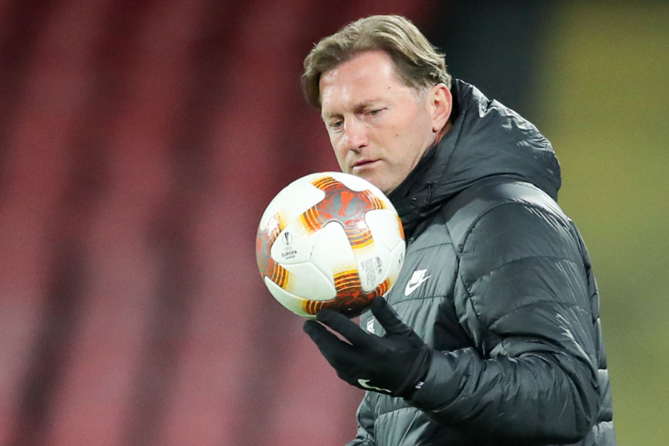 Würde wohl auch selbst gern mitspielen: RB-Trainer Ralph Hasenhüttl beim Abschlusstraining im Stadio San Paolo.
