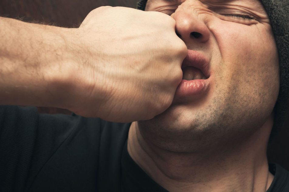 Weil er einem Mann den Weg beschrieb wurde das Opfer verprügelt. (Symbolbild)