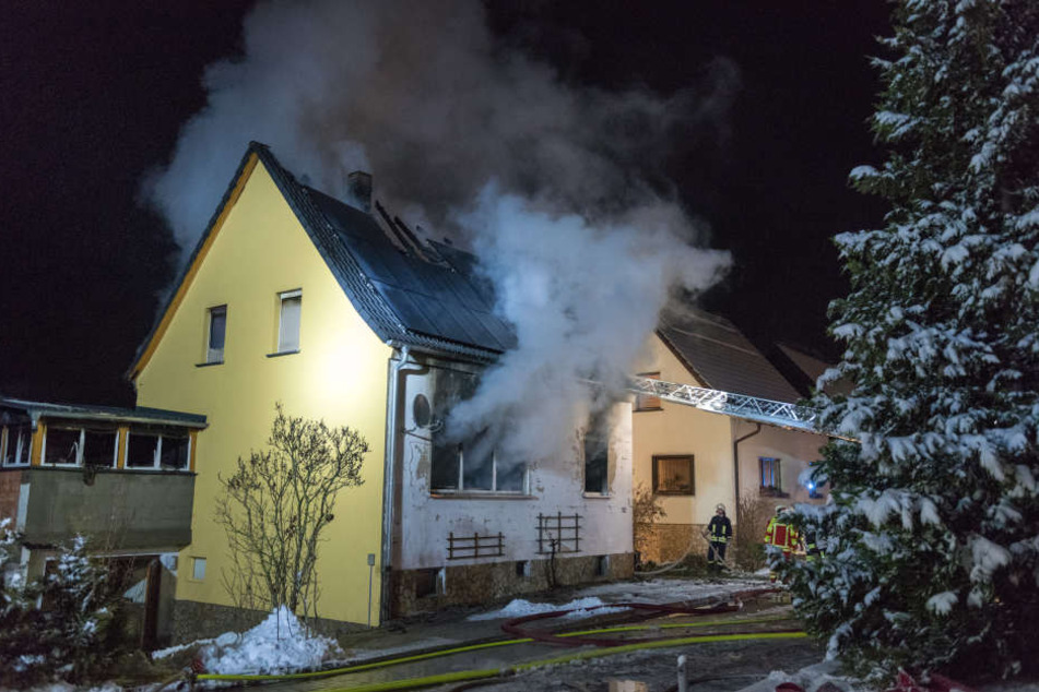 Das Haus brannte komplett aus.