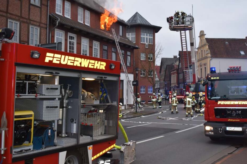In dem anderen Haus wurden 13 Personen verletzt.