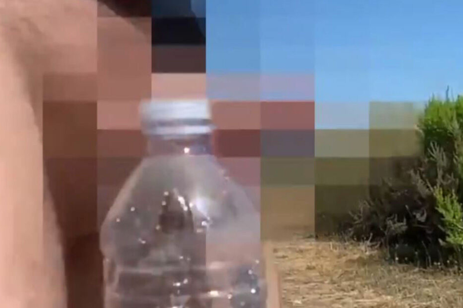 Leider verpixelt: Diese Flasche wurde mit einem Penis geöffnet.