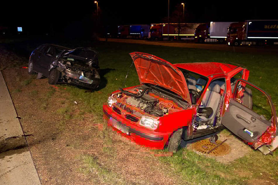 Beide Autos wurden bei dem Crash erheblich beschädigt.