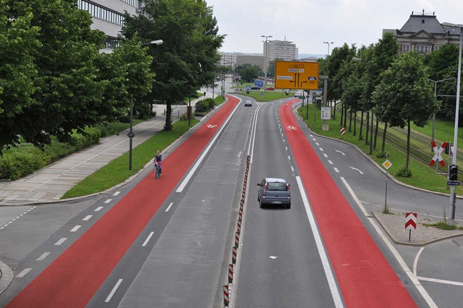 Der ADFC forderte einst zwei Radspuren auf der Albertstraße (F.). Für 400 000 Euro will die Stadt zumindest eine Spur bauen. Das Geld möchten CDU, FDP und Bürger lieber sparen.