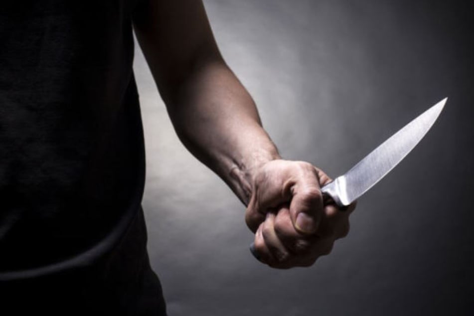 Der Mann soll mehrfach mit einem Messer auf seine Ex-Freundin eingestochen haben. (Symbolbild).