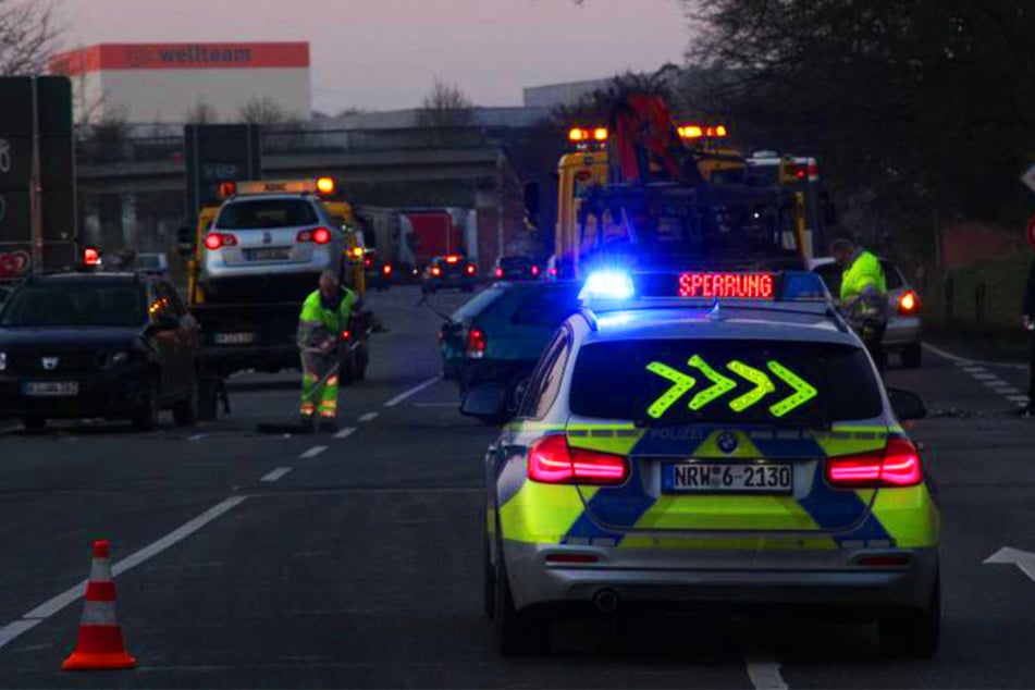 Insgesamt krachten drei Autos auf der Bielefelder Straße in Herford ineinander.