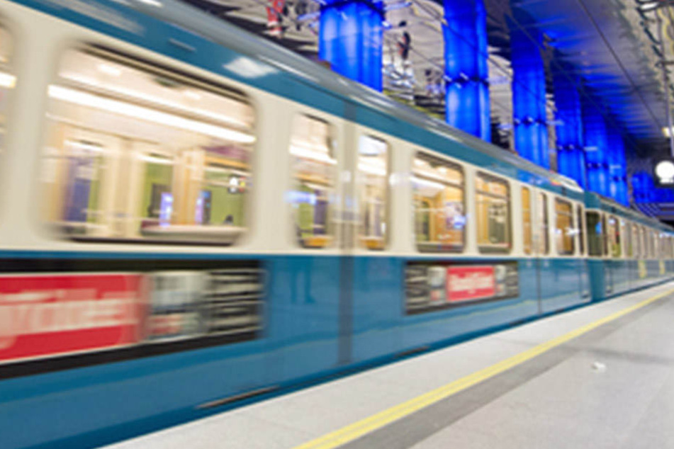 In Frankfurt starb eine Frau beim Überqueren der U-Bahn-Gleise. (Symbolbild)