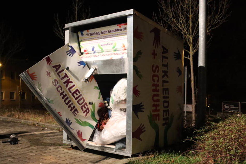 Auf dem Parkplatz eines Penny-Marktes wurde ein Container gesprengt.