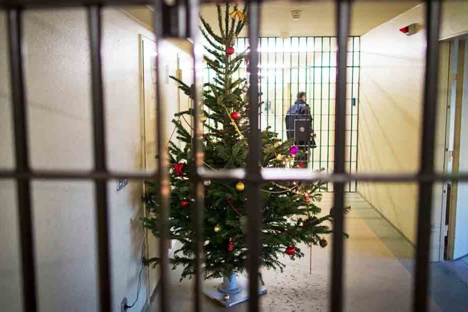 Geschenke gibt es keine für die Häftlinge - aber vielerorts immerhin einen Weihnachtsbaum.