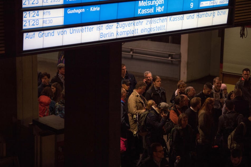 Chaos auf den Bahnsteigen. Viele Passagiere wussten nicht, wohin.