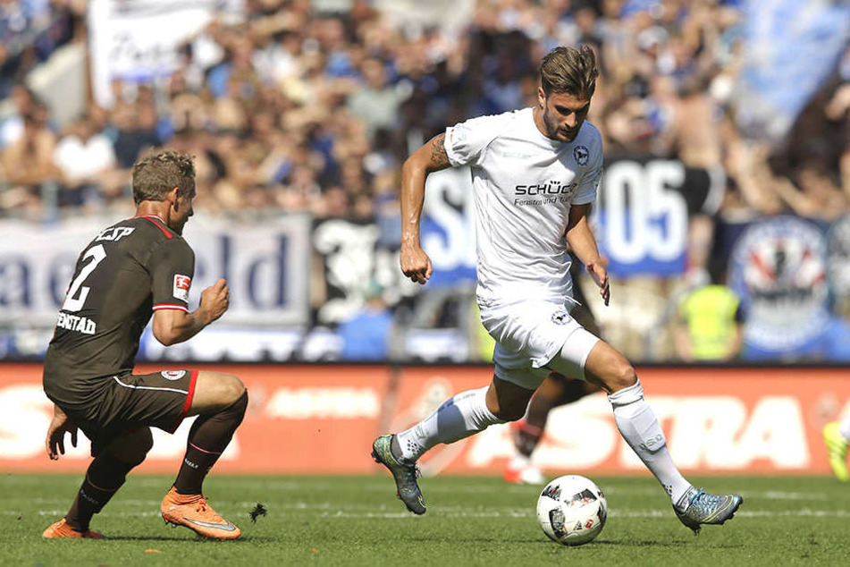 Der 29-jährige Linksaußen Christopher Nöthe (re.) kam zur Saison 2015/16 von den Hamburgern nach Bielefeld.